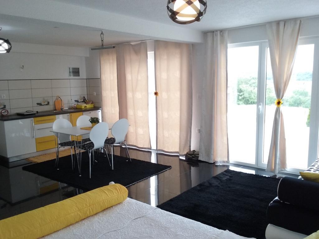Apartment Melissa Rakovica Bagian luar foto